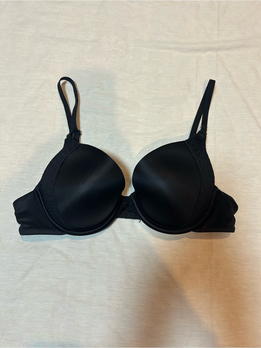 Maidenform Black Smooth T-Shirt Bra with Light Lace Trim
